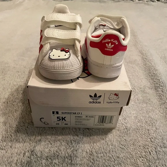 NIB Hard to Find Adidas Hello Kitty Superstar Sneakers - 5K - Picture 6 of 8